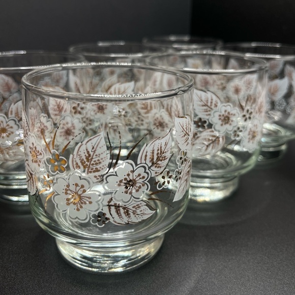 Vintage White/Gold 1950s Libbey Floral Tumblers Set of 7- Mid-Century Glassware - Picture 7 of 9